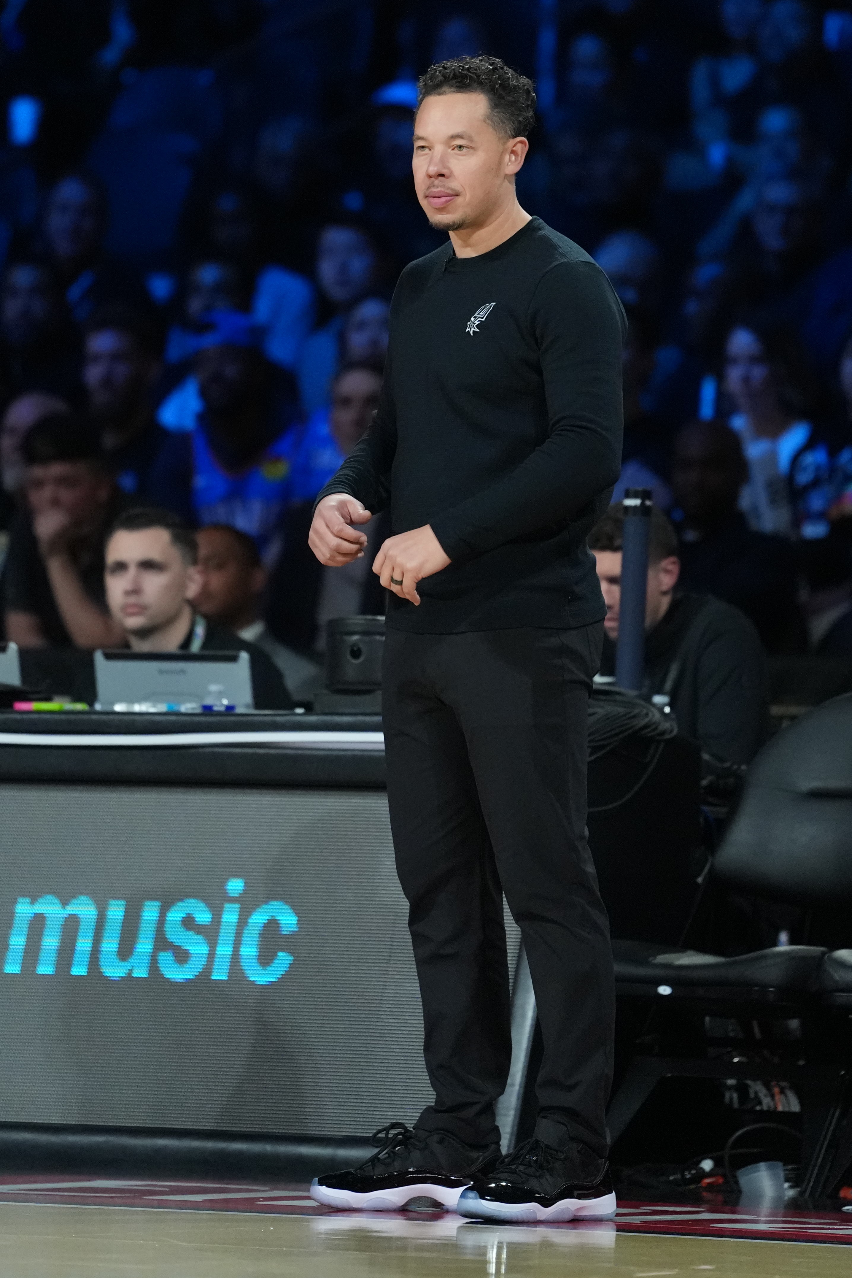 世界杯app下载-解说：马刺进攻不稳定 核心打法也不明确 今天几乎全员松懈