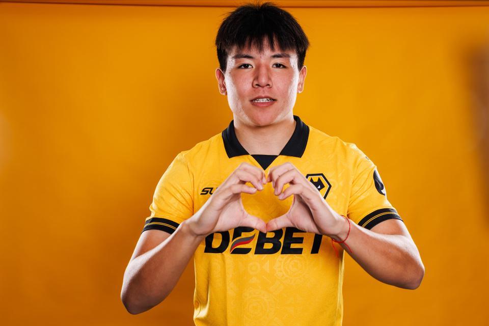 世界杯app下载-狼队官宣！徐彬登陆英甲，租借加盟巴恩斯利，保留狼队U21资格